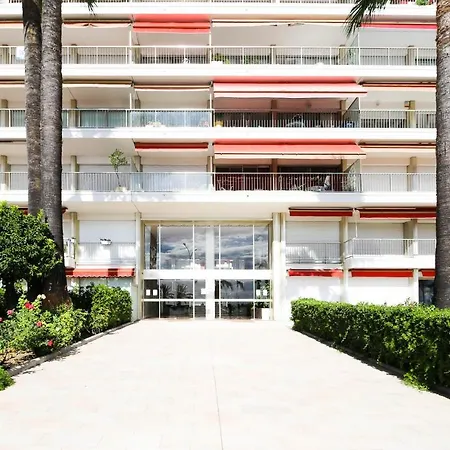 Au Bord De 1 מנטון